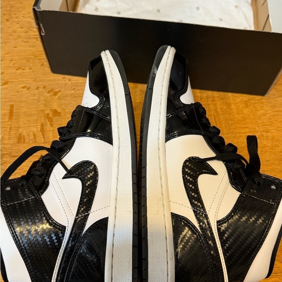 NIKE AIR JORDAN 1 RETRO MID BLACK & WHITE MEN’S SZ 7.5 ECU main image 6